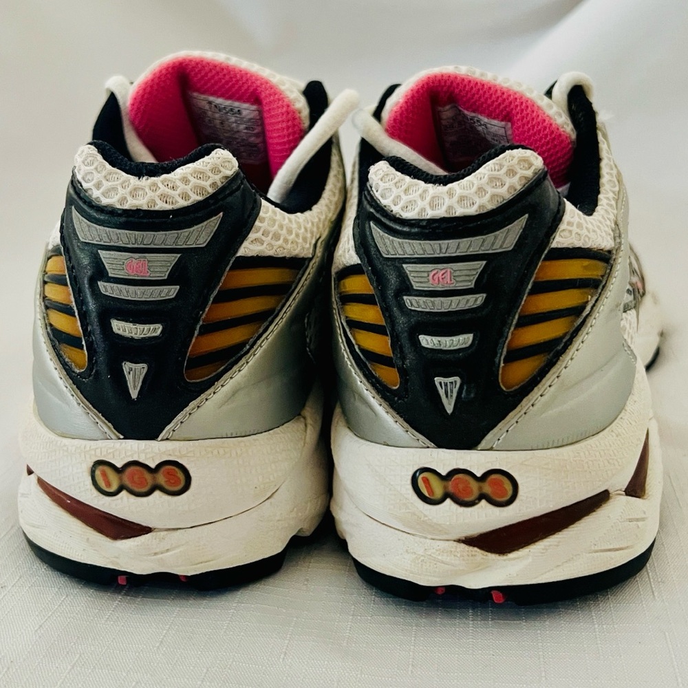 Asics~GT2100~Running/Gym Shoe - Picture 3 of 11